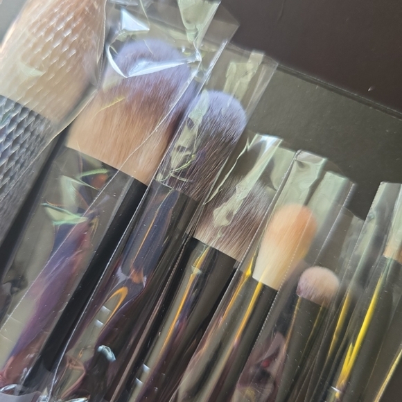 BK Beauty × Nikki LARose- Pro Artist Series Brush Set - **BNIB!** - Picture 2 of 8